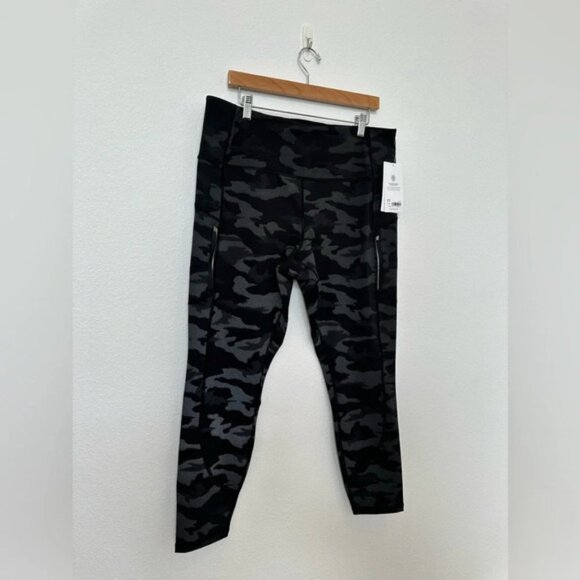 NWT Athleta RAINIER REFLECTIVE TIGHT Leggings Camo Black Cropped 2XL - Picture 2 of 12